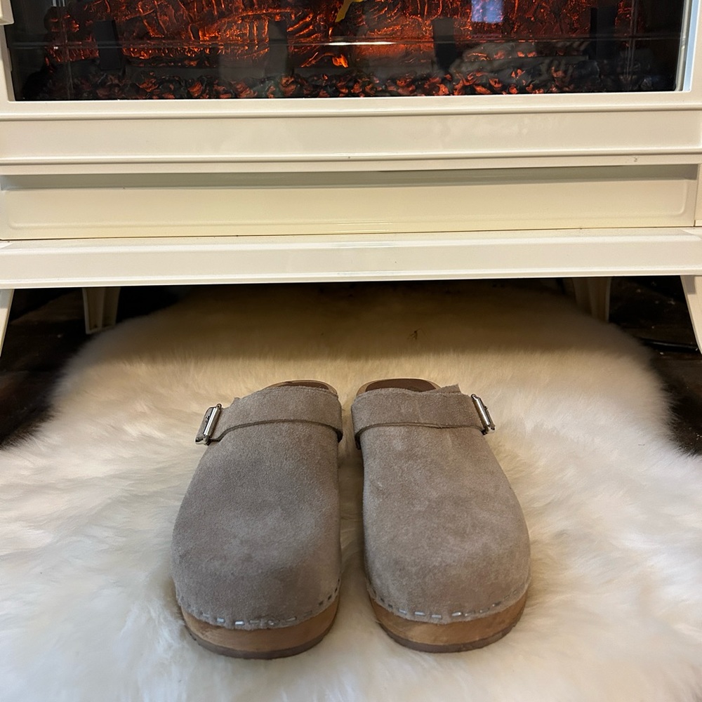 MIA Suede Clog Taupe Size 6